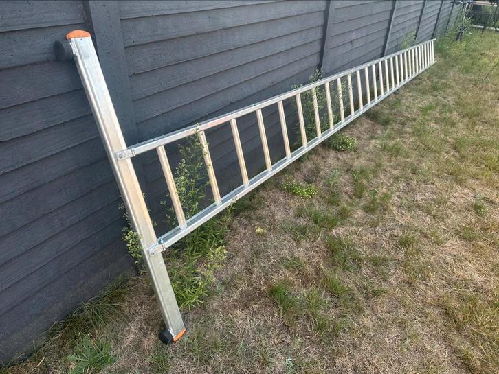 Te koop: professionele Petry enkele ladder (7,10 m), Doe-het-zelf en Bouw, Ladders en Trappen, Zo goed als nieuw, Ophalen