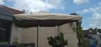 Grand parasol déporté 3x3 m inclinable 360 et orientable, Parasol sur pied, Enlèvement, Utilisé, Réglable