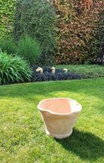 Terracotta bloempot met gebogen rand, Tuin en Terras, Bloempotten, Tuin, Terracotta, Zo goed als nieuw, Ophalen