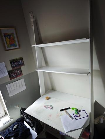 Bureau Mural beschikbaar voor biedingen