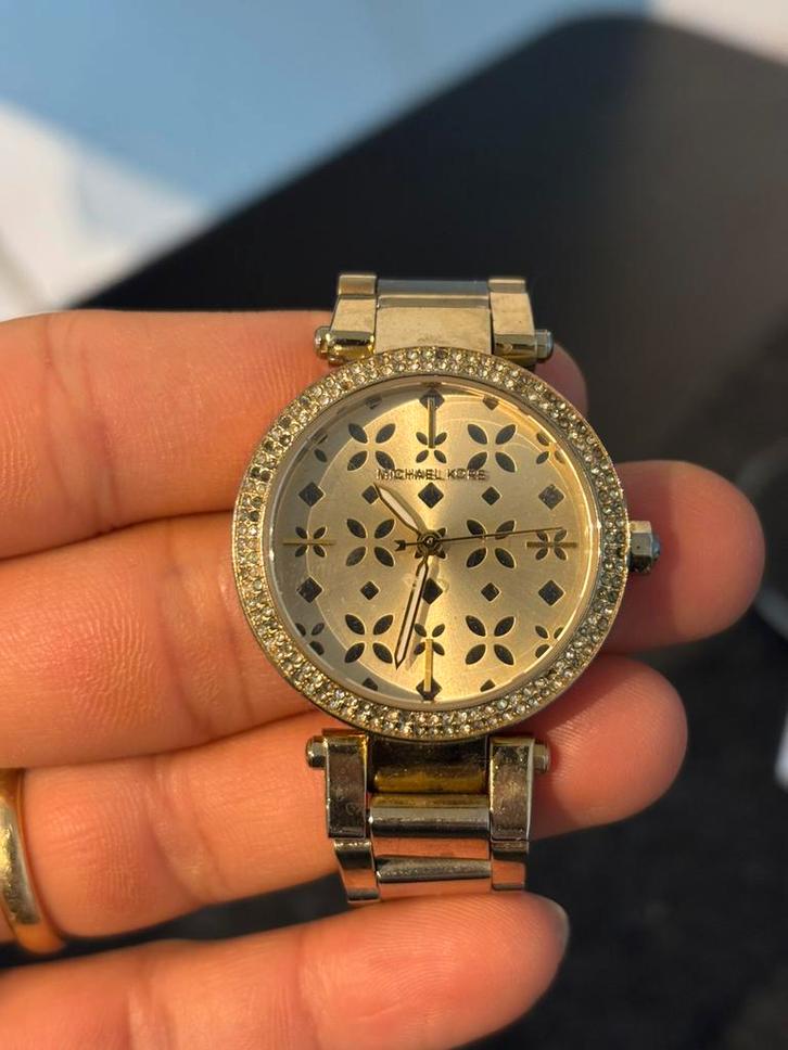 Montre Michael Kors MK-6469 pour femme (dorée), Bijoux, Sacs & Beauté, Montres | Hommes, Utilisé, Acier, Enlèvement ou Envoi