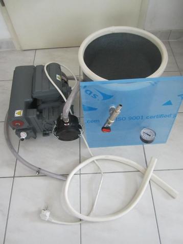 pompe à vide avec cuve, Moins de 25 litres, Enlèvement, Utilisé, Sans huile