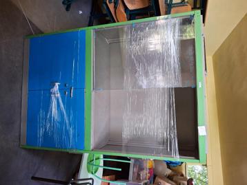 Metalen kast 120x45x180cm beschikbaar voor biedingen