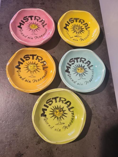 5 Mistral Grand Vin Provençaalse reclame-asbak, Verzamelen, Merken en Reclamevoorwerpen, Gebruikt, Overige typen, Ophalen of Verzenden