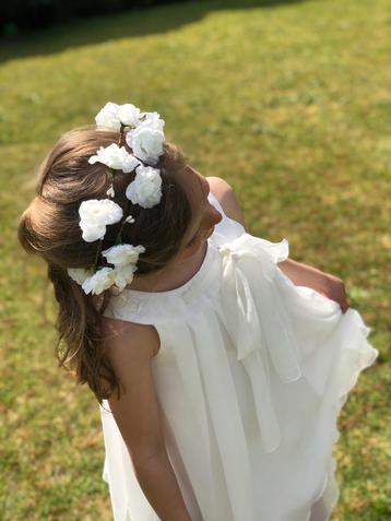Haarband met bloemen beschikbaar voor biedingen