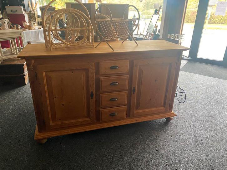 Massief houten dressoir in landelijke stijl, Huis en Inrichting, Kasten | Dressoirs, Zo goed als nieuw, Ophalen