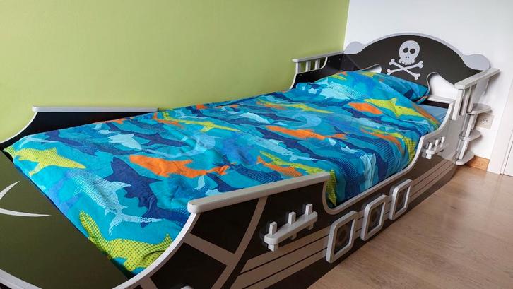 Piratenbed. Kinderbed piratenboot., Kinderen en Baby's, Kinderkamer | Bedden, Lattenbodem, Matras, Ophalen