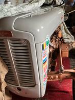 Tracteur Ferguson de 1957. Oldtimer, Ophalen