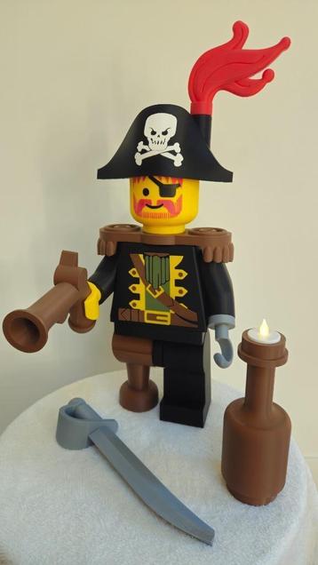 Grote LEGO geïnspireerde Kapitein Roodbaard beschikbaar voor biedingen