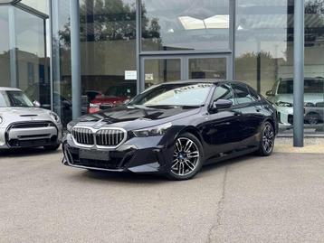BMW 530e sedan M Sport / PANO / MEM / VENT / 360CAM / HUD beschikbaar voor biedingen