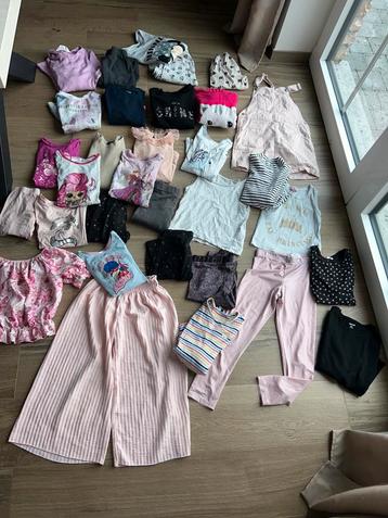Kavel met kleding voor meisjes van 8 jaar beschikbaar voor biedingen