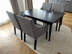 Uitschuifbare zwarte tafel + 4 pied-de-poule stoelen - goede, Huis en Inrichting, Ophalen, Zo goed als nieuw, Pied de poule, 4 tot 6 stoelen