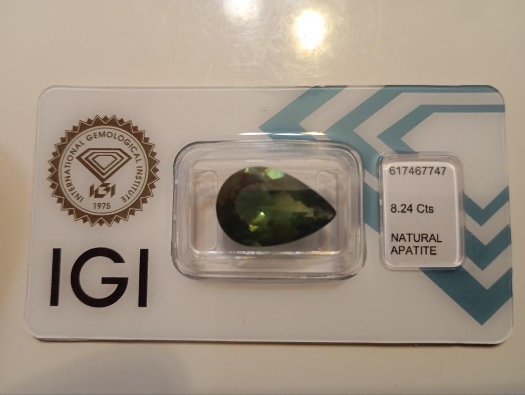 Prachtig natuurlijk groen apatiet 8,24 ct - IGI-gecertificee, Ophalen of Verzenden, Conditie, Groen
