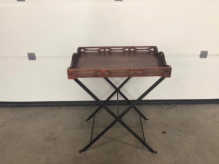 (32) Groot houten dienblad met metalen onderstel, Maison & Meubles, Accessoires pour la Maison | Plateaux, Comme neuf, Enlèvement