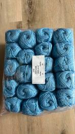 20 pelotes d'acrylique bleu ciel, Laine ou Fils, Enlèvement ou Envoi, Neuf, Tricot ou Crochet