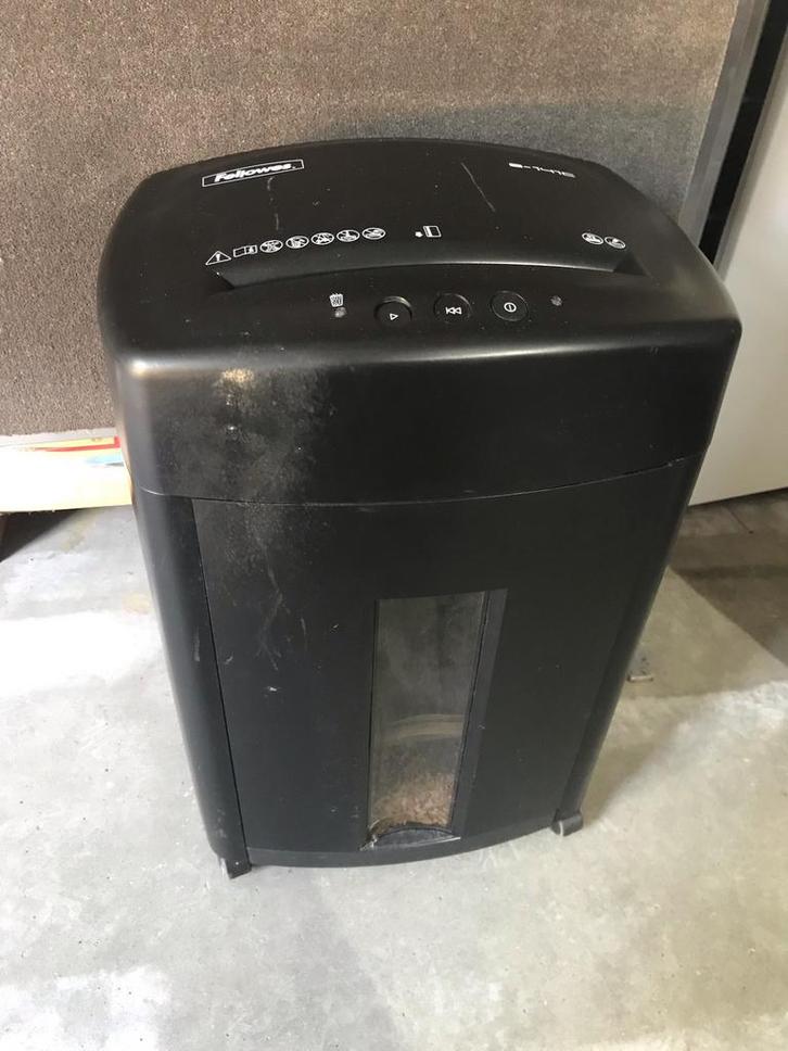 Papierversnipperaar Fellowes B141C dubbel snijdend, Zakelijke goederen, Kantoor en Winkelinrichting | Apparatuur en Telecommunicatie