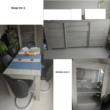 Tafel + 6 stoelen + vitrinekast + ladeblok beschikbaar voor biedingen