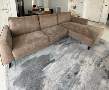 Zetel met een eilandje beschikbaar voor biedingen