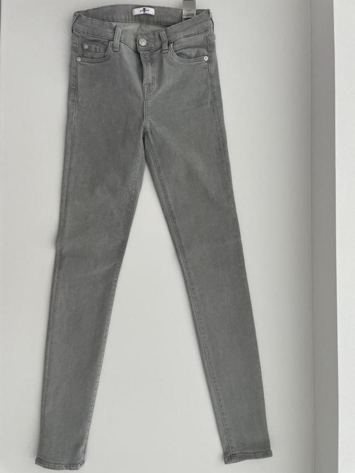 Lichtgrijze jeansbroek met strass van 7forallmankind, Kleding | Dames, Spijkerbroeken en Jeans, Zo goed als nieuw, W27 (confectie 34) of kleiner