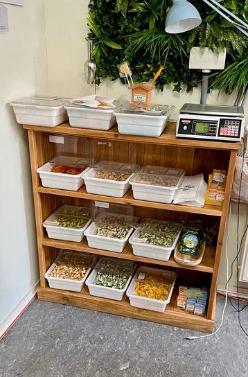 Buffetkast - wandkast - boekenkast - warm hout beschikbaar voor biedingen