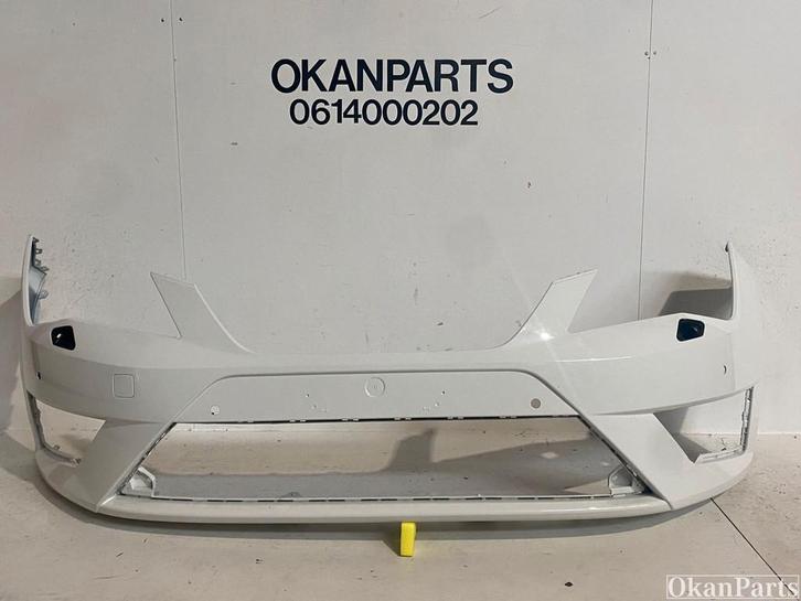 Seat Leon III FR voorbumper 5F0807221M, Auto-onderdelen, Carrosserie, Bumper, Voor, Gebruikt