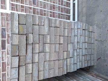 1020 klinkers (0,2 € per stuk) beschikbaar voor biedingen