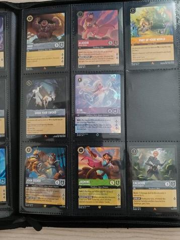 Lot Lorcana +/- 1350 kaarten incl. Box, verzamelmap, sleeves beschikbaar voor biedingen