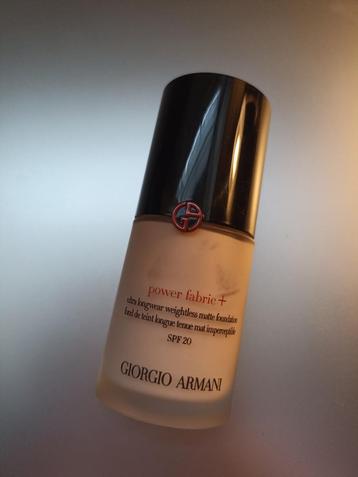 Armani Power Fabric Foundation in 1.5 beschikbaar voor biedingen