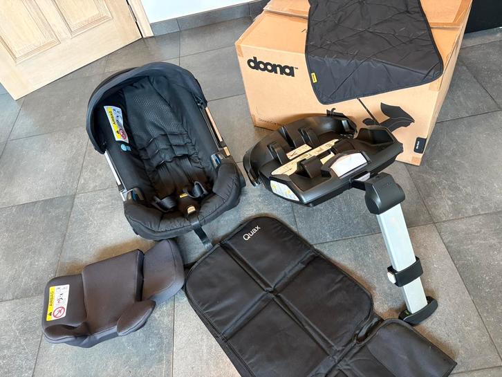 Doona buggy Nitro Black met bijhorende accesoires, Kinderen en Baby's, Buggy's, Zo goed als nieuw, Voetenzak, Ophalen