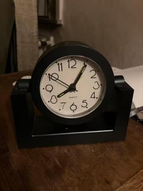 Klassieke zwarte quartz klok tafelmodel, Huis en Inrichting, Woonaccessoires | Klokken, Ophalen of Verzenden
