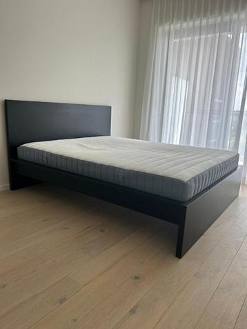 Bed 160x200 met boxspring en Ikea-matras beschikbaar voor biedingen