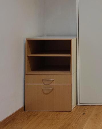 Commode met 2 lades en legplank beschikbaar voor biedingen