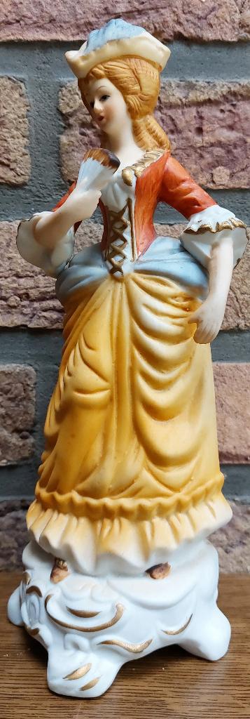 Biscuit - Dame met waaier - In uitstekende staat, Antiek en Kunst, Antiek | Porselein, Ophalen of Verzenden