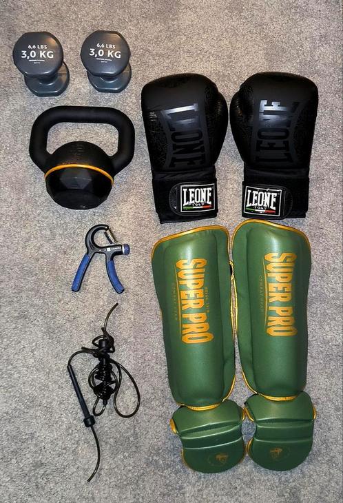 MMA Gear Bundle - Boxing Gloves , Shin Pads ,Kettlebell, Sport en Fitness, Boksen, Zo goed als nieuw, Ophalen