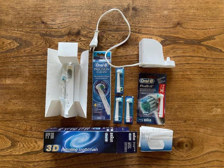 Oral B 3D pulserende tandenborstel, Handtassen en Accessoires, Uiterlijk | Mondverzorging, Nieuw, Tandenborstel, Ophalen