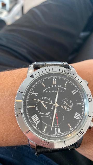 Automatisch horloge beschikbaar voor biedingen