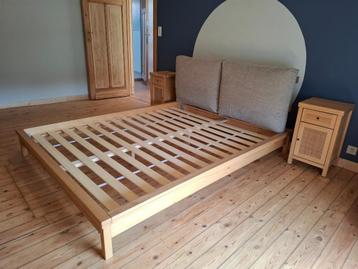 Tweepersoonsbed met grenen nachtkastjes - NIEUWSTAAT!! beschikbaar voor biedingen