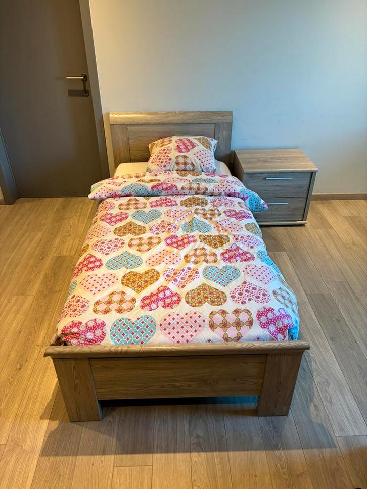 Bed, nachtkast, kleerkast + gratis open kast met lades., Huis en Inrichting, Slaapkamer | Complete slaapkamers, Gebruikt, Eenpersoons