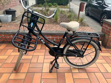 Zwarte fiets 24 inch beschikbaar voor biedingen