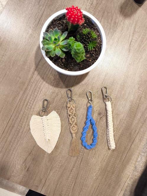 HANDGEMAAKTE MACRAMÉ ACCESSOIRES, Handtassen en Accessoires, Kettinghangers, Nieuw, Ophalen