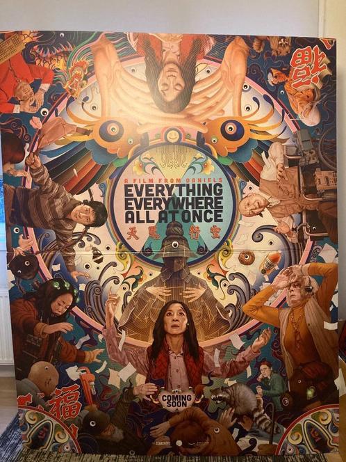 Grote film standee op karton "Everything, everywhere, ...", Verzamelen, Posters, Zo goed als nieuw, Film en Tv, Deurposter of groter