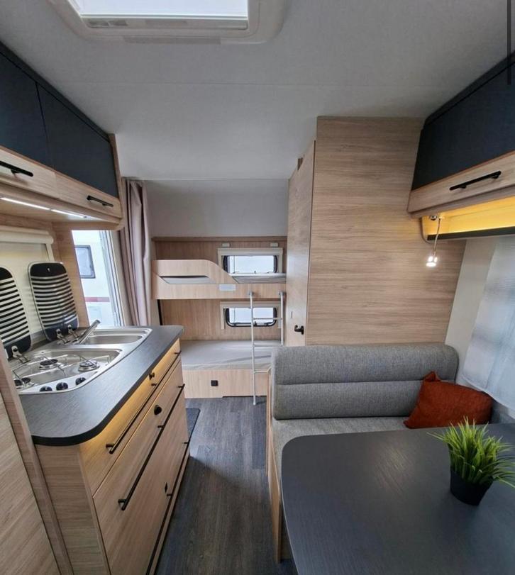 Caravelair Alba 486 family, Caravans en Kamperen, Caravans, Particulier, tot en met 6, 1000 - 1250 kg, Treinzit, Caravelair, 7 tot 8 meter