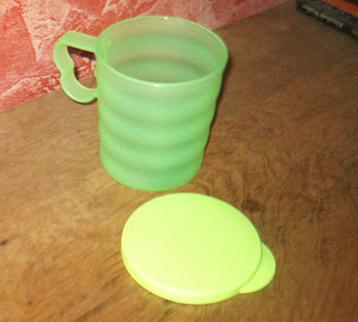 Tupperware: handig, de geliefde mok beschikbaar voor biedingen
