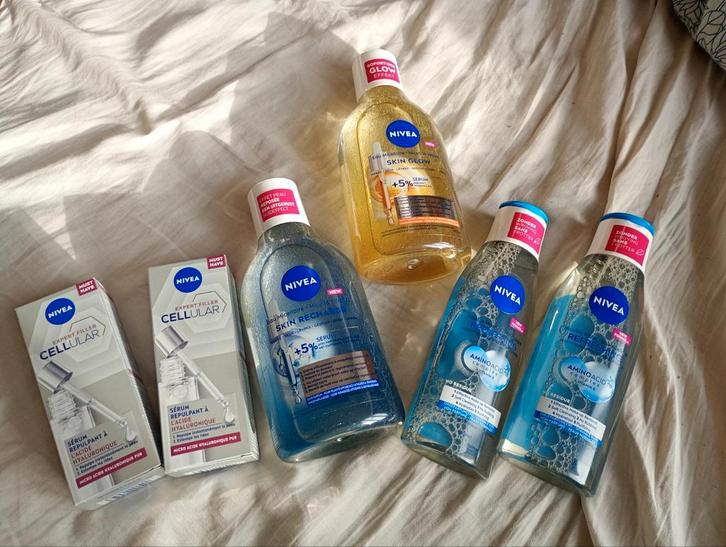 Nivea acide hyaluronique sérum repulpant et eau micellaire, Handtassen en Accessoires, Uiterlijk | Cosmetica en Make-up, Ophalen of Verzenden