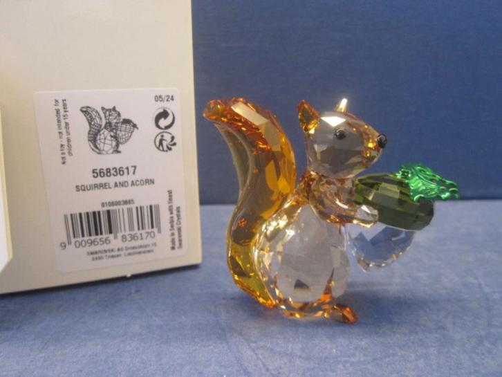 Swarovski Idyllia Eekhoorn en eikel, Verzamelen, Swarovski, Nieuw, Figuurtje, Ophalen of Verzenden