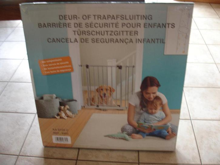 Kinder deur- of trapafsluiting - kinderhekje, Kinderen en Baby's, Overige Kinderen en Baby's, Nieuw, Ophalen