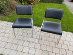 Twee zwarte stoelen en twee vintage krukken. Jaar 1970., Huis en Inrichting, Stoelen, Ophalen
