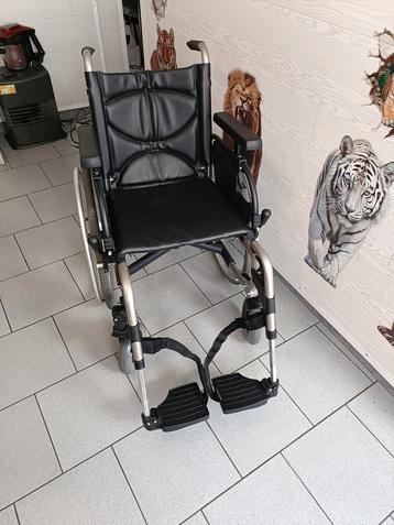 Chaise roulante pliable et démontableVERMEIREN V300larg.43cm beschikbaar voor biedingen