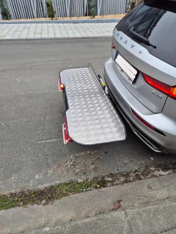 Bagagerek met trekhaak beschikbaar voor biedingen