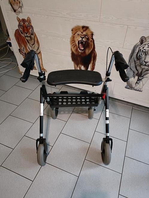 Tribune deambulateur pliable avec 4 roues freins et assise, Diversen, Rollators, Opvouwbaar, Ophalen